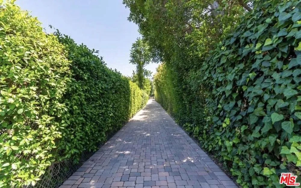 4678 White Oak Avenue Los Angeles, CA 91316