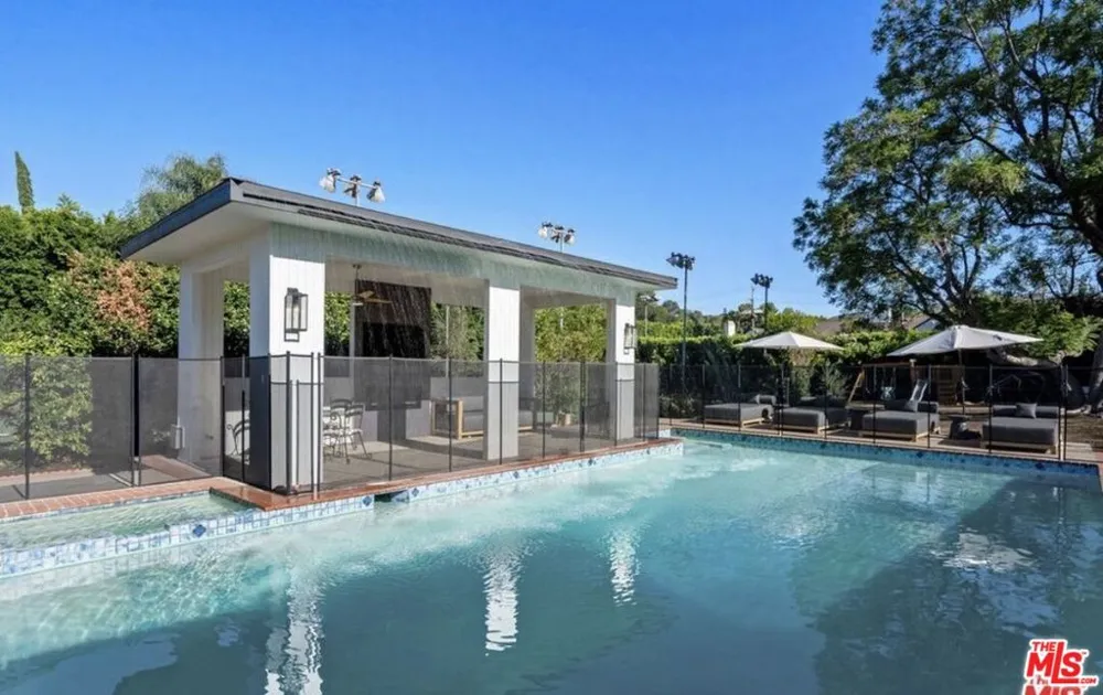 4678 White Oak Avenue Los Angeles, CA 91316