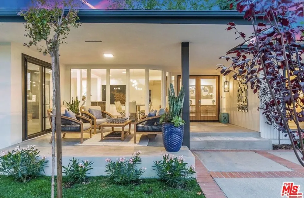 4678 White Oak Avenue Los Angeles, CA 91316