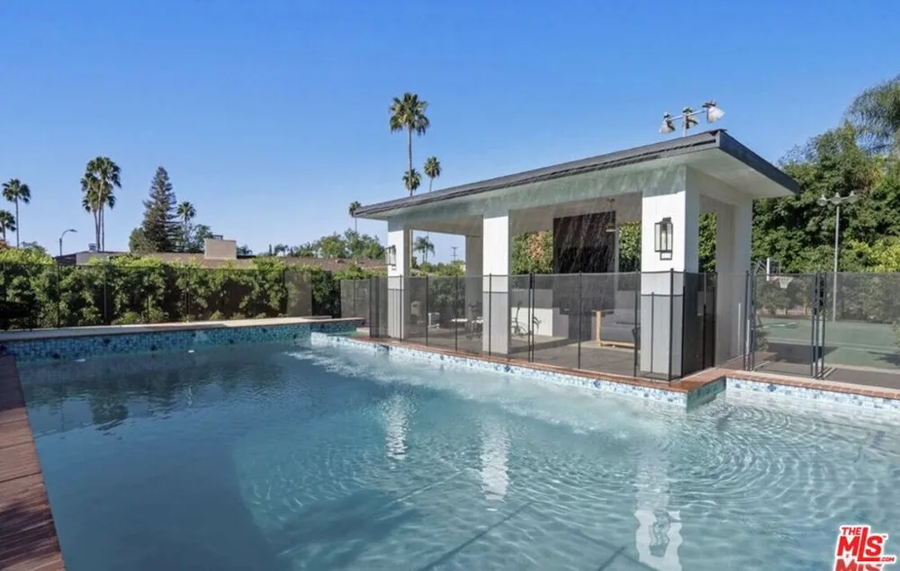 4678 White Oak Avenue Los Angeles, CA 91316