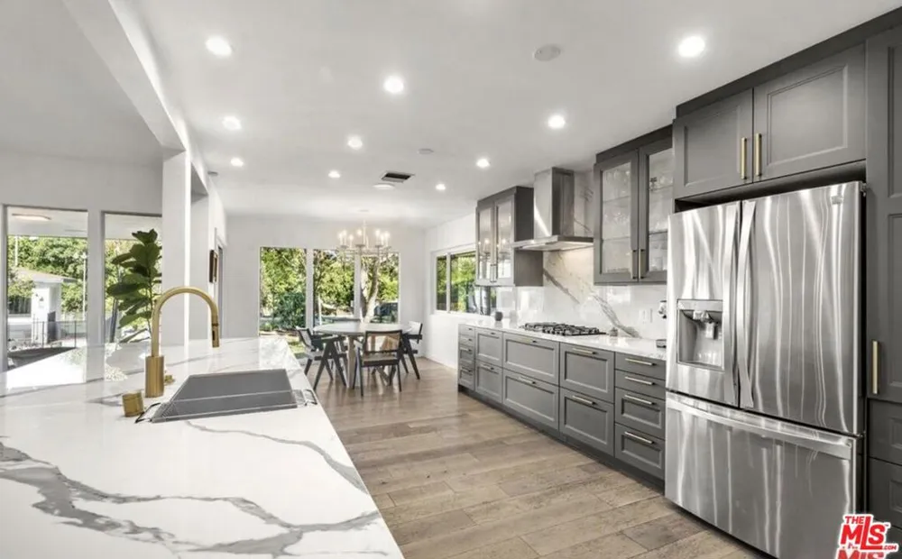 4678 White Oak Avenue Los Angeles, CA 91316