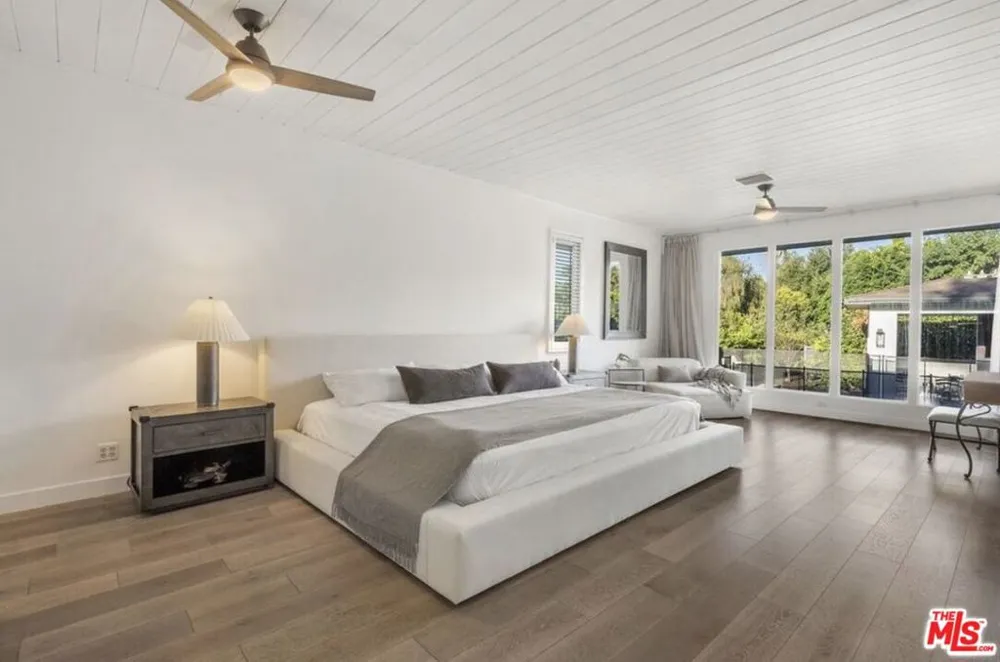 4678 White Oak Avenue Los Angeles, CA 91316