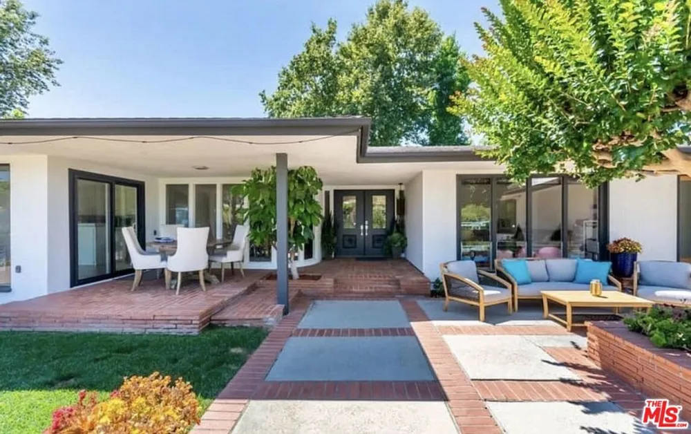 4678 White Oak Avenue Los Angeles, CA 91316
