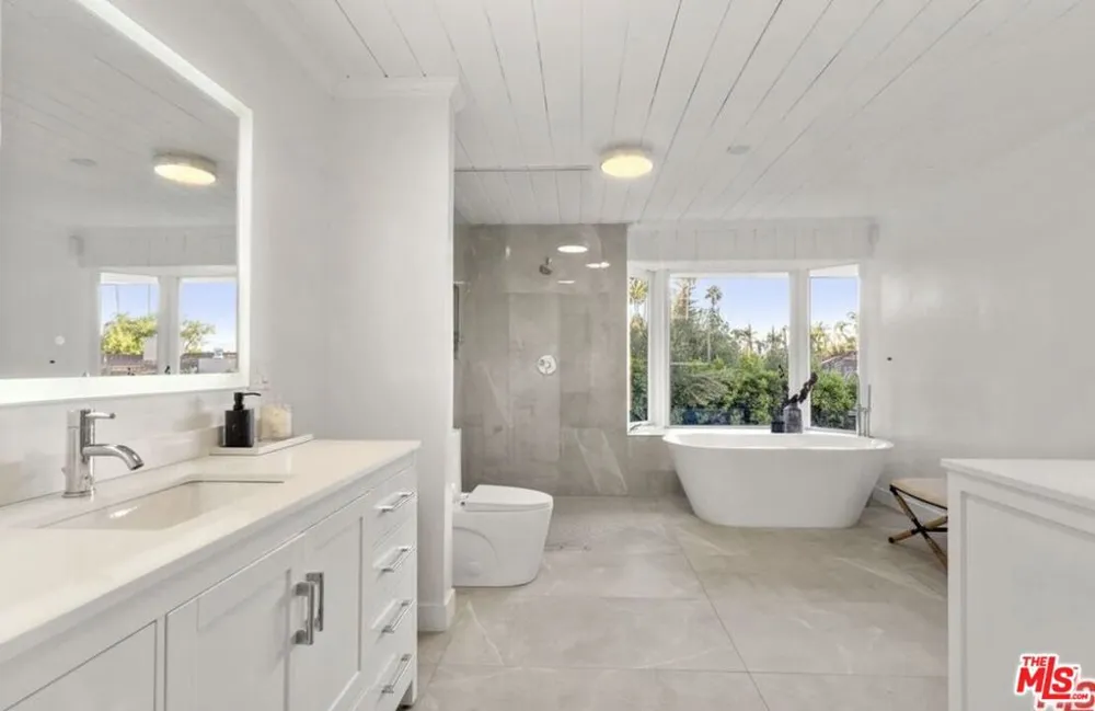 4678 White Oak Avenue Los Angeles, CA 91316