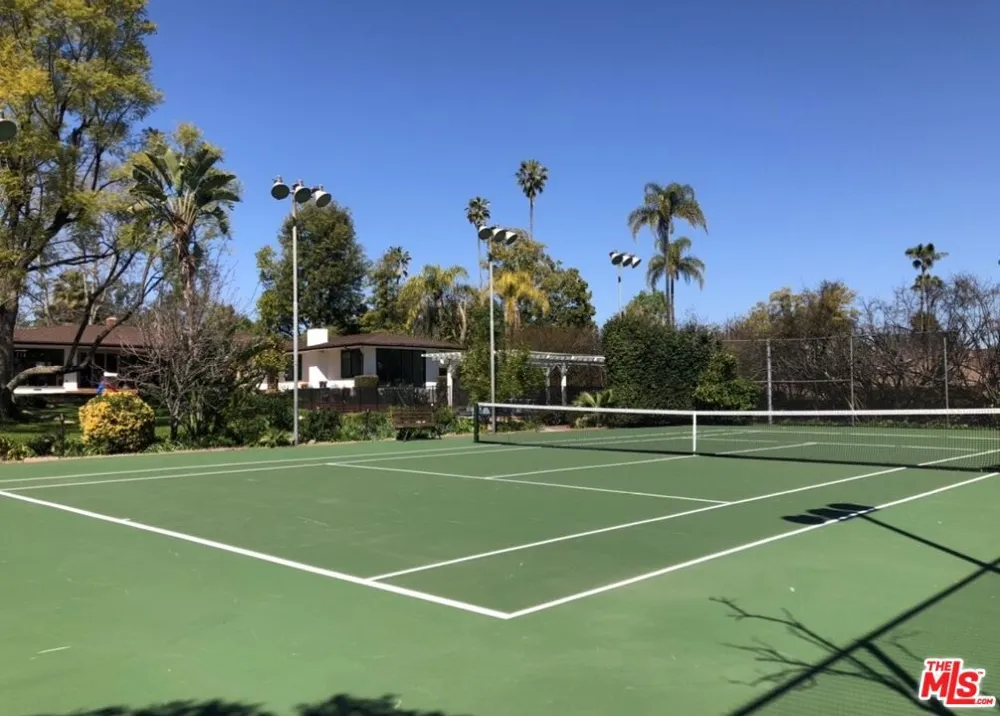 4678 White Oak Avenue Los Angeles, CA 91316