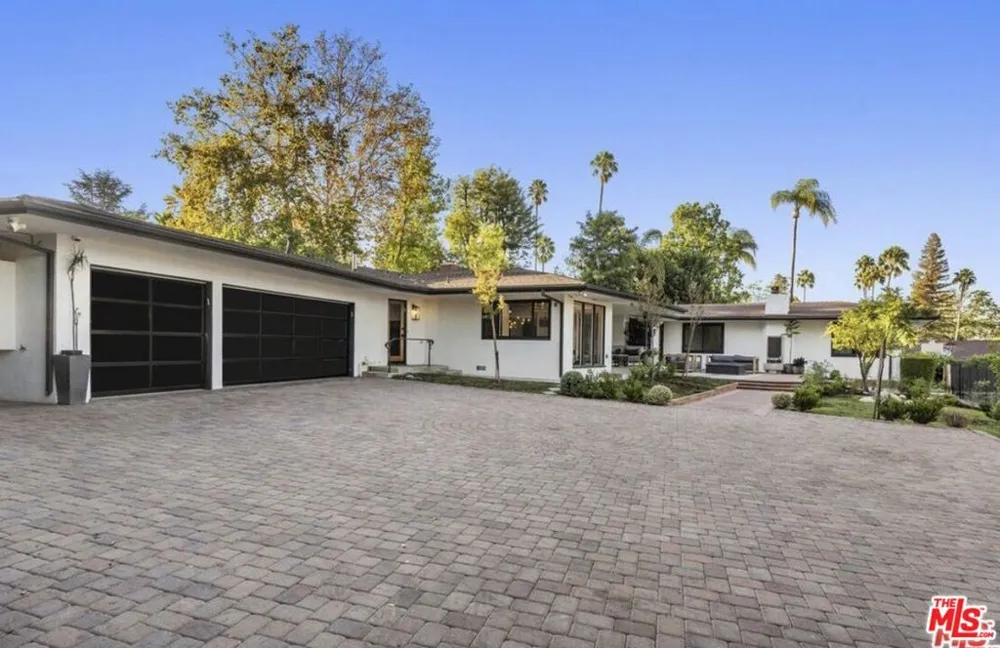 4678 White Oak Avenue Los Angeles, CA 91316