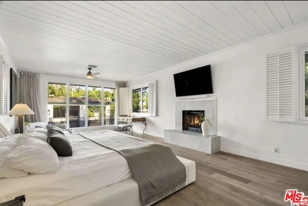 4678 White Oak Avenue Los Angeles, CA 91316