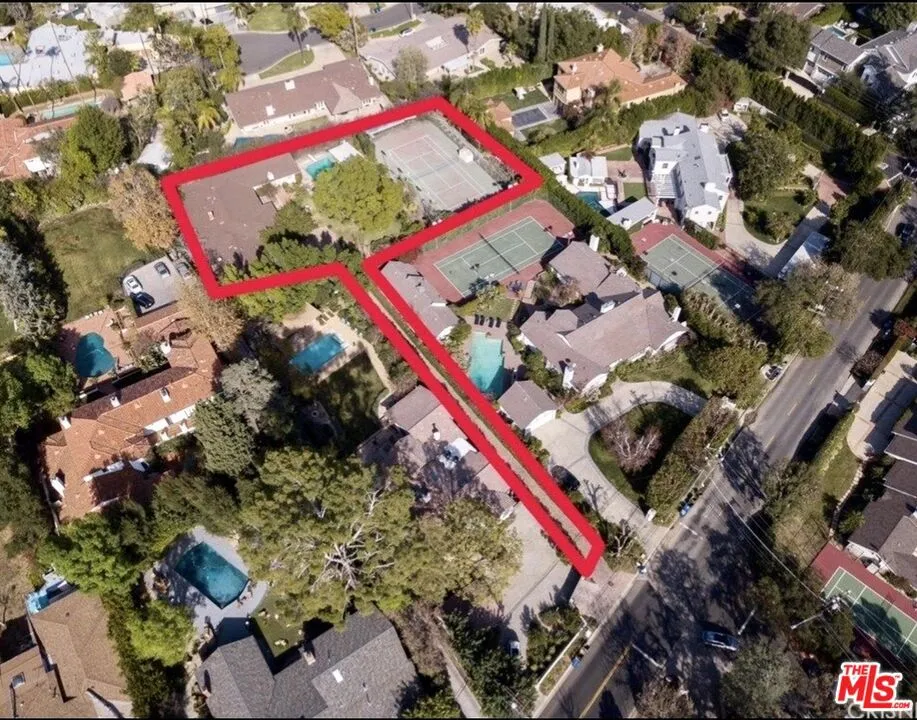 4678 White Oak Avenue Los Angeles, CA 91316