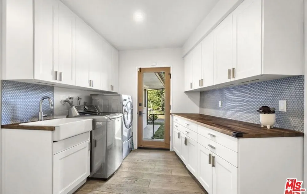 4678 White Oak Avenue Los Angeles, CA 91316