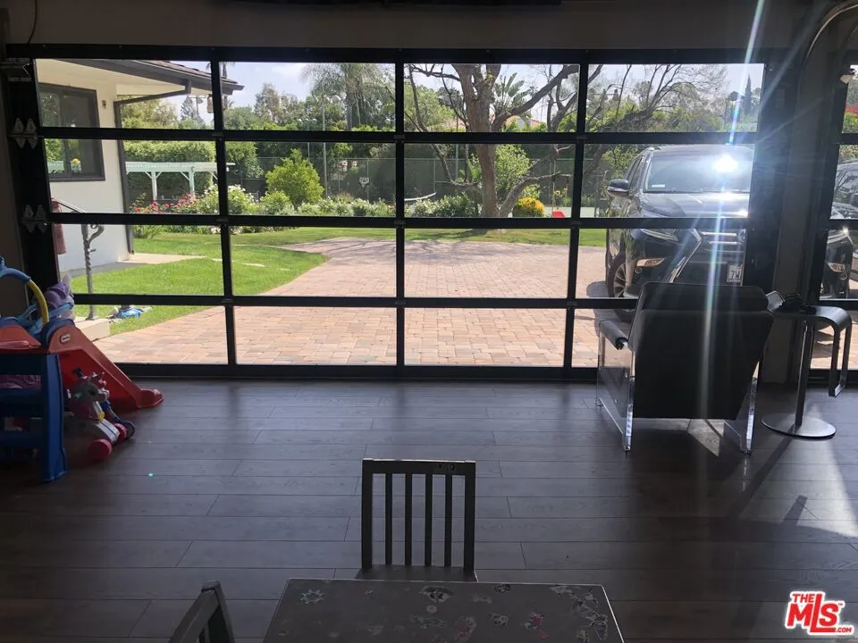 4678 White Oak Avenue Los Angeles, CA 91316