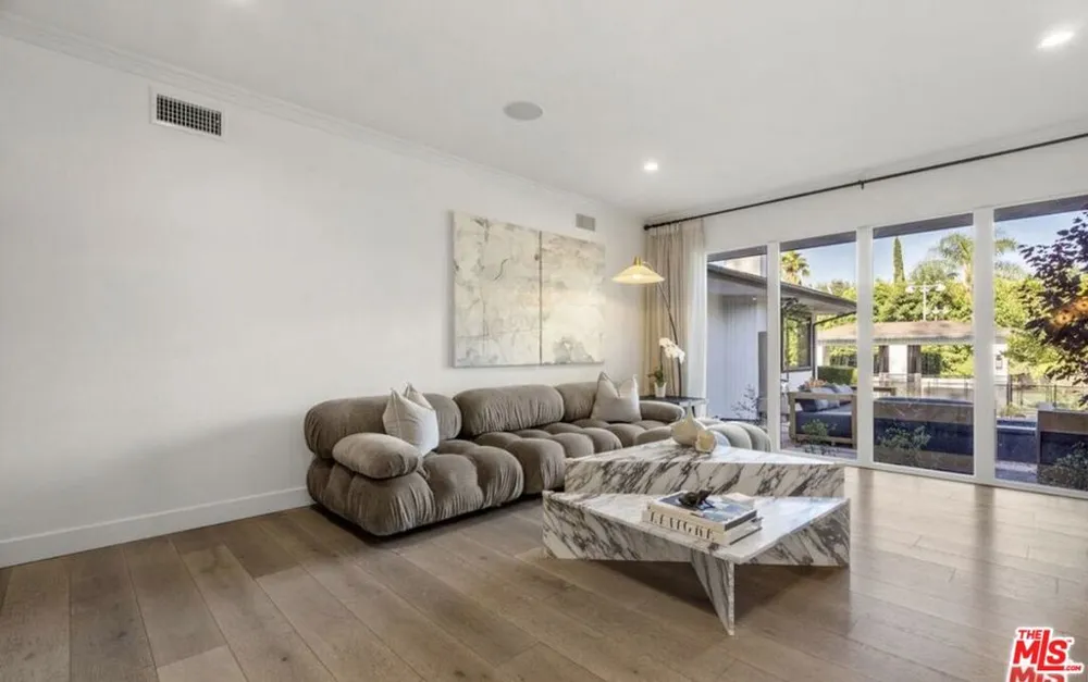 4678 White Oak Avenue Los Angeles, CA 91316