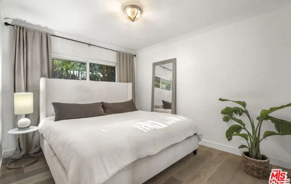 4678 White Oak Avenue Los Angeles, CA 91316