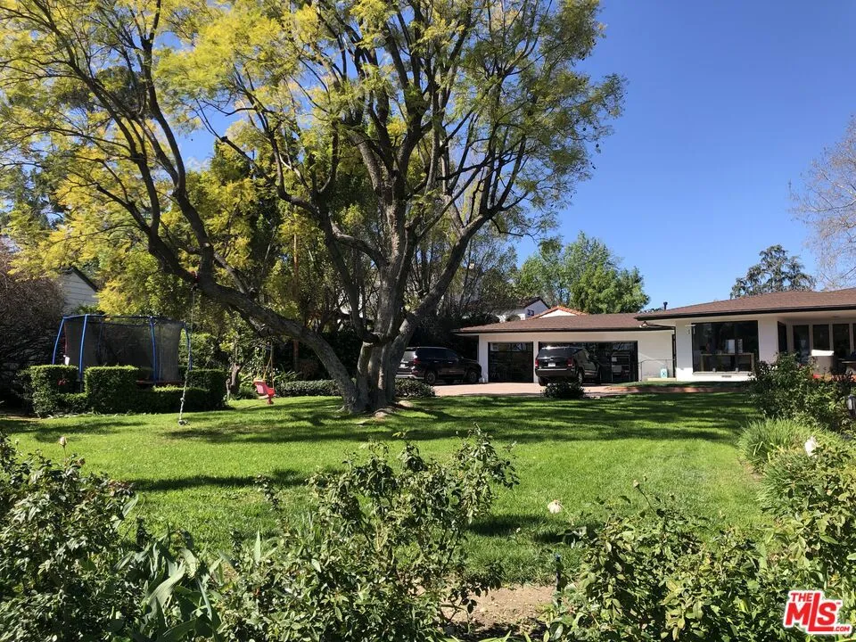 4678 White Oak Avenue Los Angeles, CA 91316