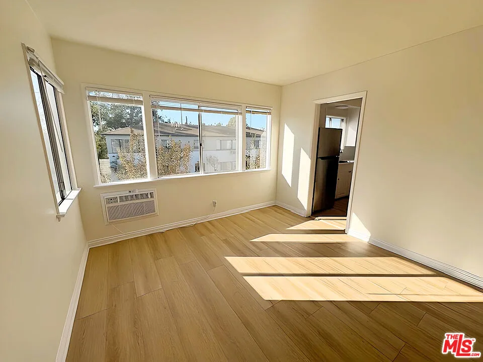 6406 Roble Avenue #10 Los Angeles, CA 90042