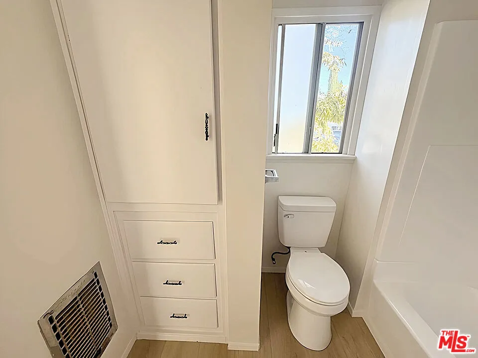 6406 Roble Avenue #10 Los Angeles, CA 90042