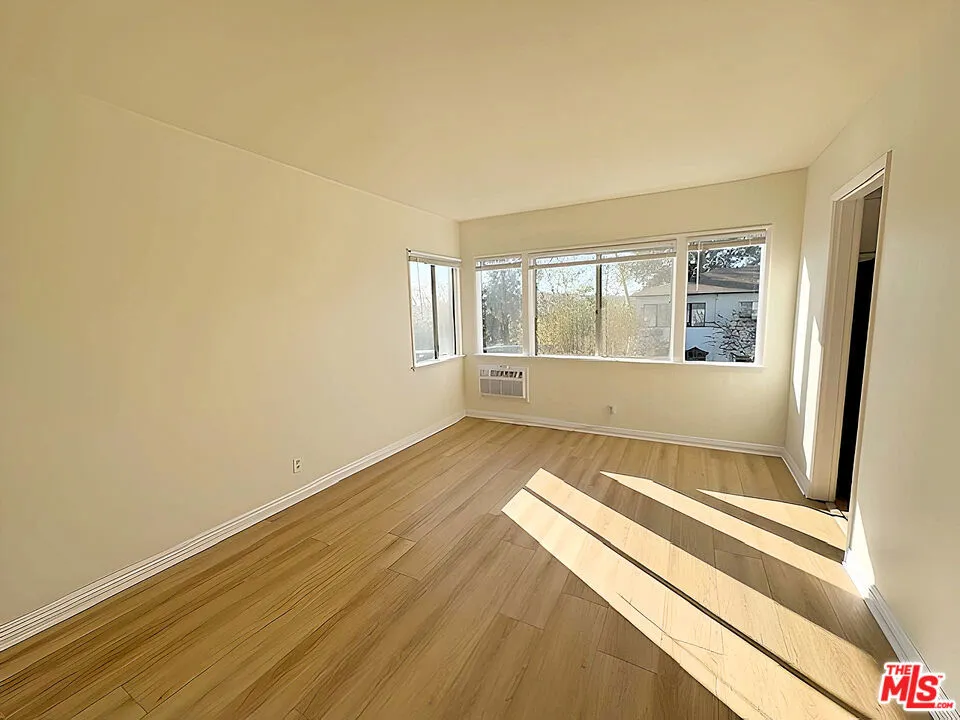 6406 Roble Avenue #10 Los Angeles, CA 90042