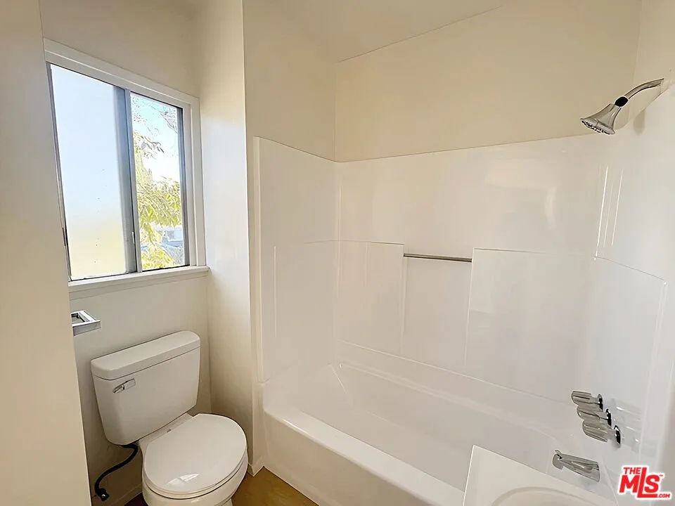 6406 Roble Avenue #10 Los Angeles, CA 90042