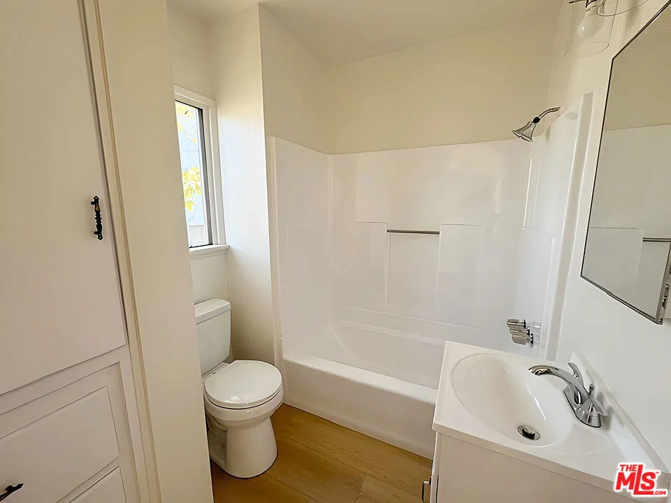 6406 Roble Avenue #10 Los Angeles, CA 90042