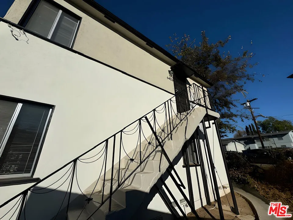6406 Roble Avenue #10 Los Angeles, CA 90042