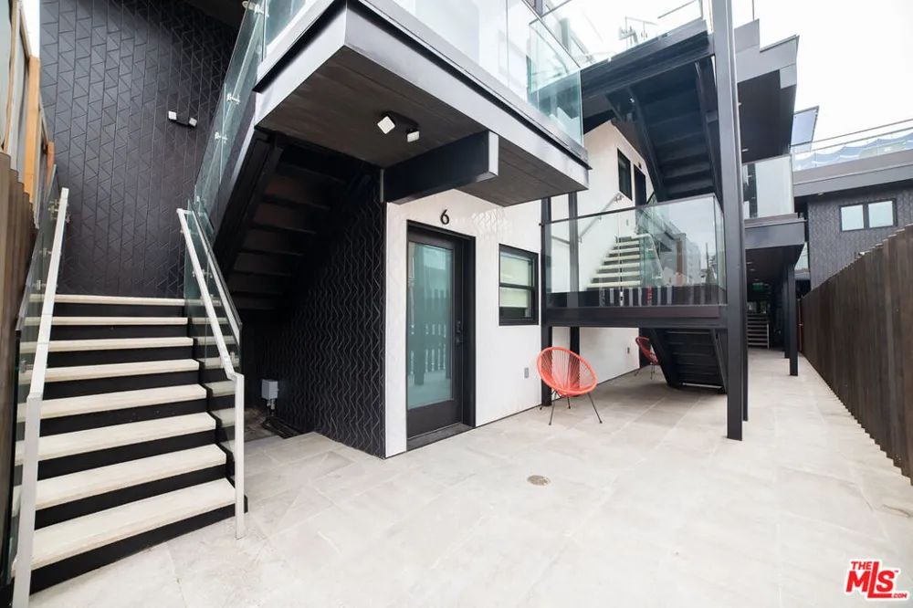 14 Brooks Avenue #9 Los Angeles, CA 90291