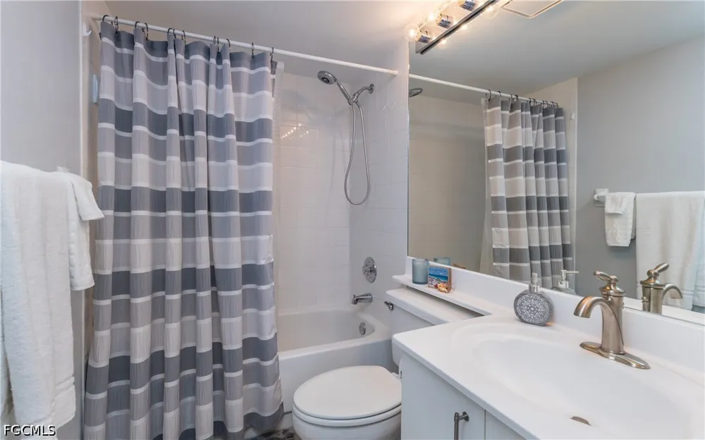 Trailwinds Drive #425 Fort Myers, FL 33907