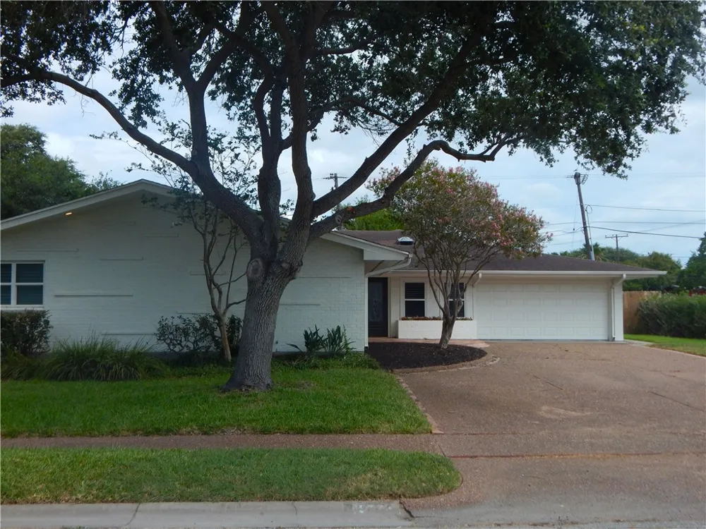 302 Dolphin Place Corpus Christi, TX 78411