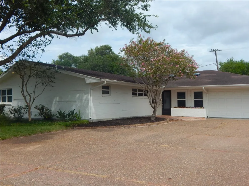302 Dolphin Place Corpus Christi, TX 78411