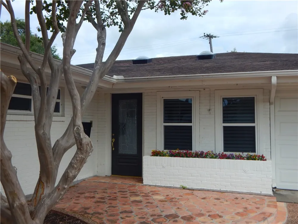 302 Dolphin Place Corpus Christi, TX 78411