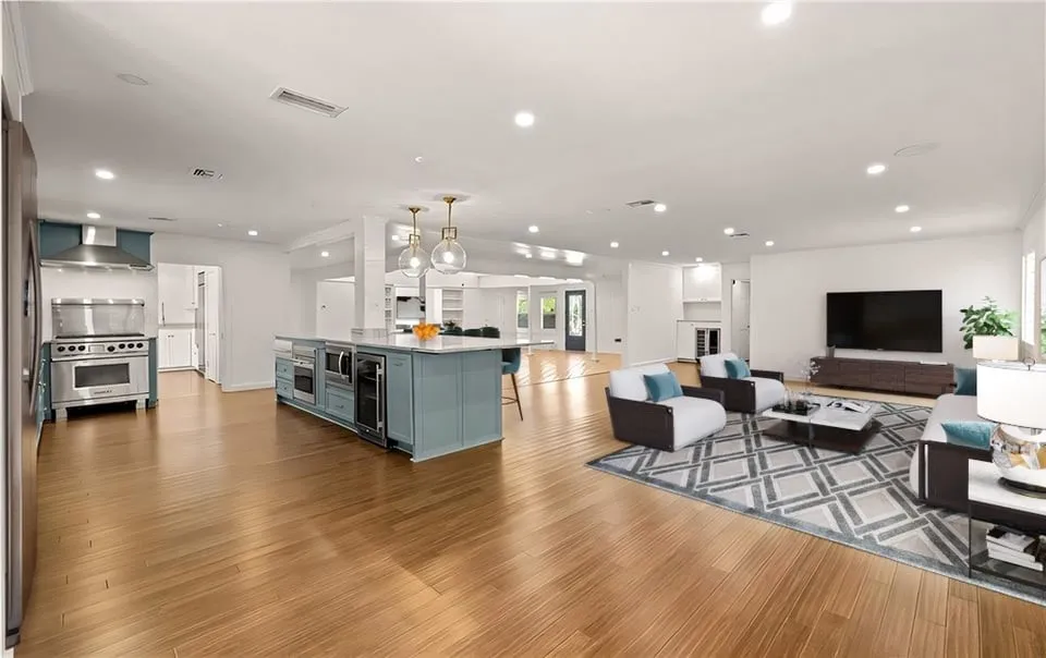 302 Dolphin Place Corpus Christi, TX 78411