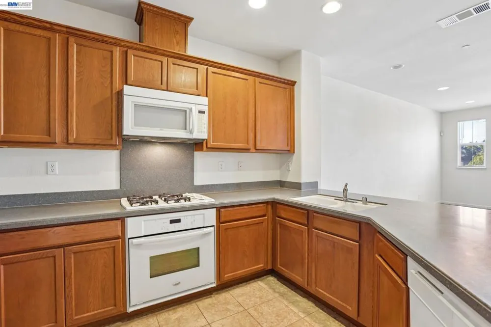 131 Burbank St Hayward, CA 94541