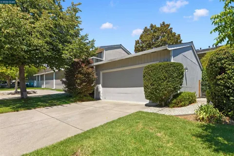 1085 Camino Verde Cir