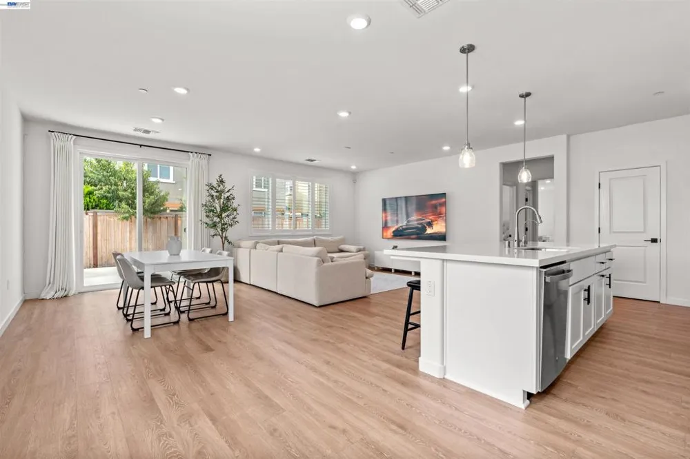 1018 Shearwater Rd. Lathrop, CA 95330