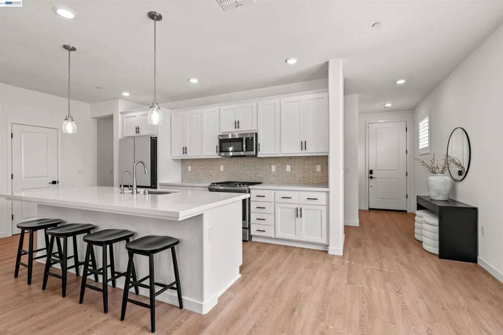 1018 Shearwater Rd. Lathrop, CA 95330