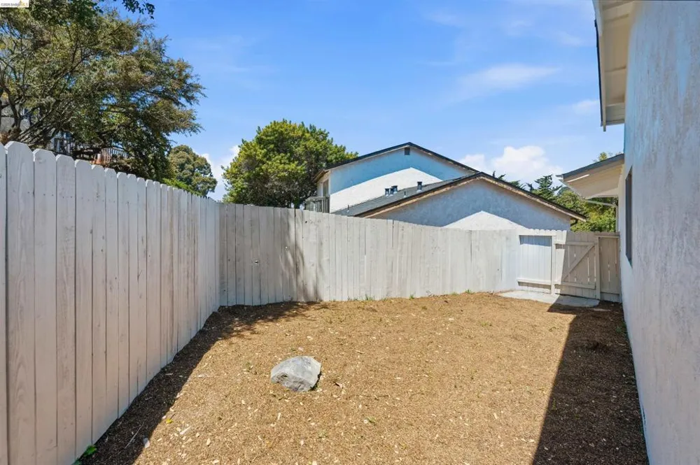 1072 View Dr Richmond, CA 94803
