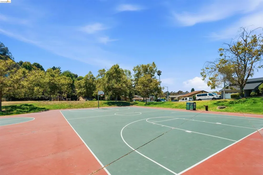 1072 View Dr Richmond, CA 94803