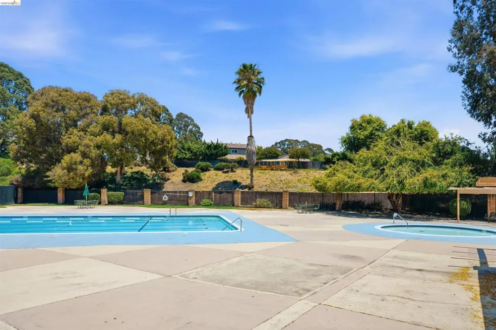 1072 View Dr Richmond, CA 94803
