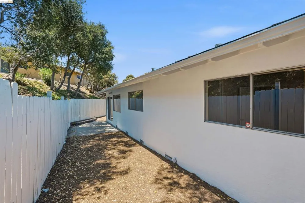 1072 View Dr Richmond, CA 94803