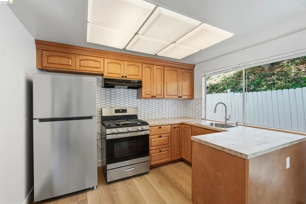 1072 View Dr Richmond, CA 94803