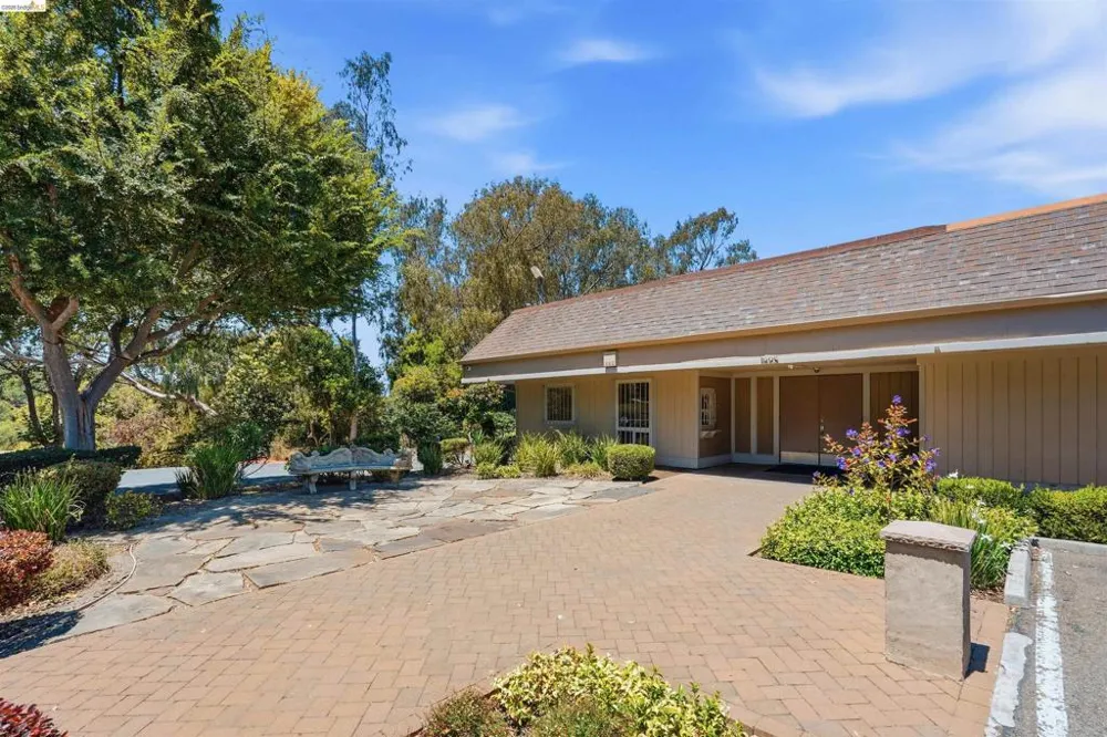 1072 View Dr Richmond, CA 94803