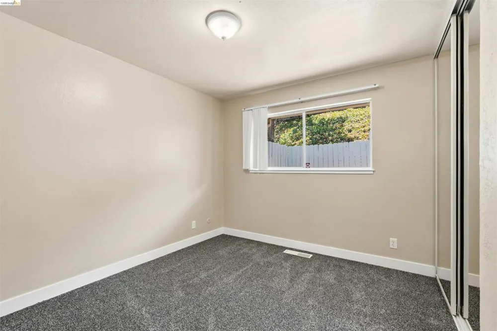 1072 View Dr Richmond, CA 94803