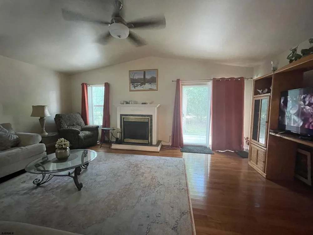 6191 Robin Dr Mays Landing, NJ 08330