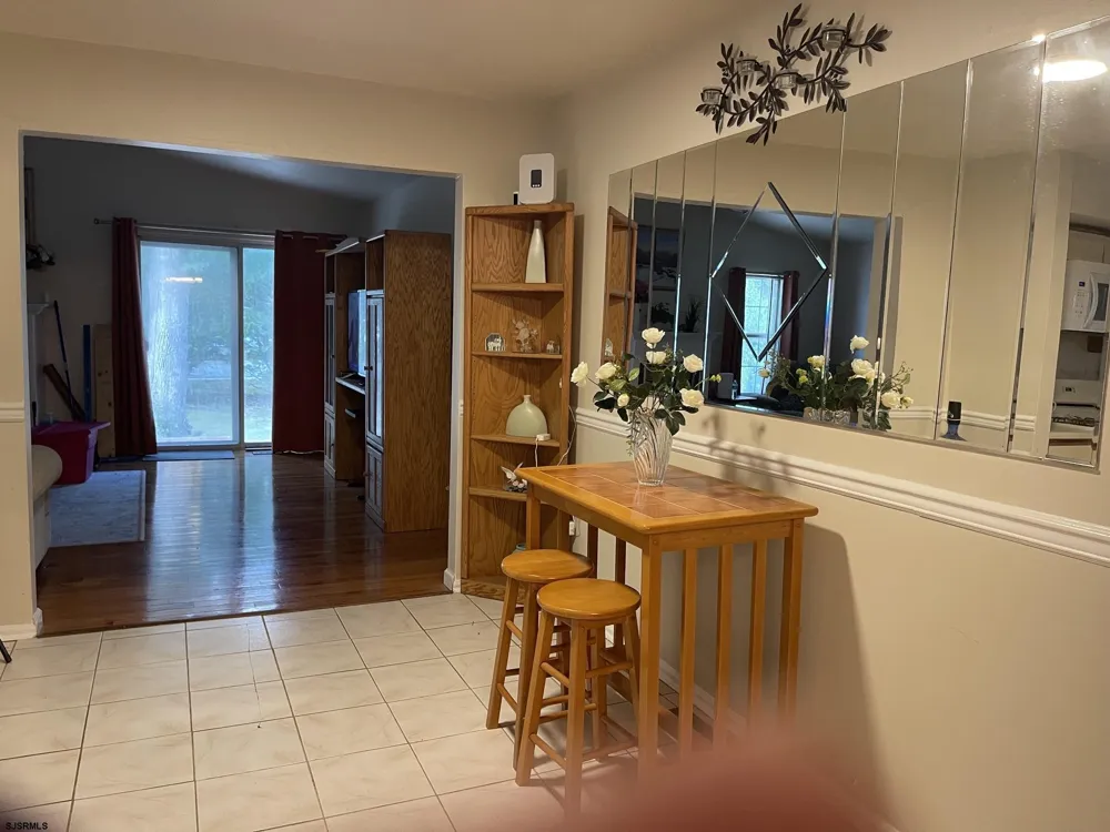 6191 Robin Dr Mays Landing, NJ 08330