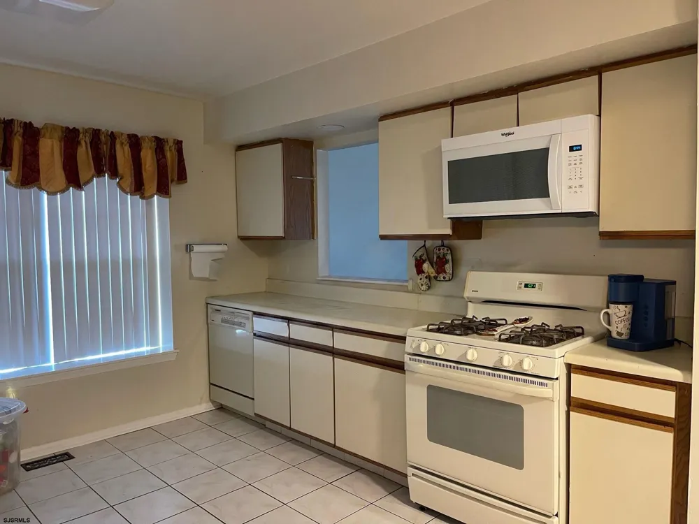 6191 Robin Dr Mays Landing, NJ 08330