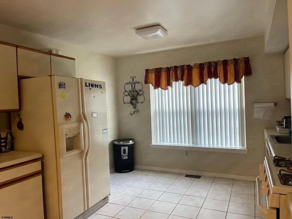 6191 Robin Dr Mays Landing, NJ 08330