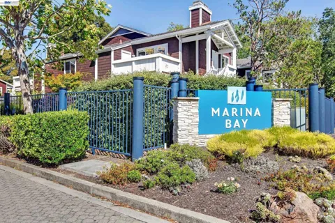 135 Bayside Ct