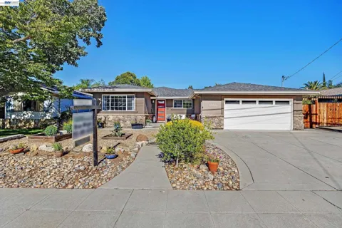1330 Hillcrest