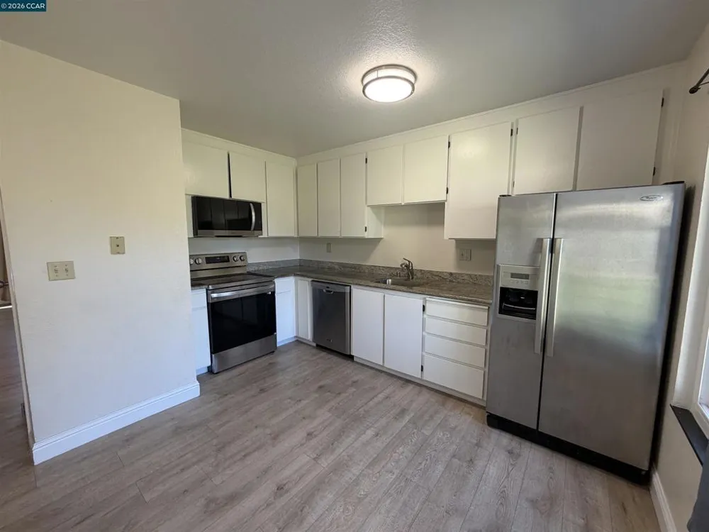 405 Del Valle Cir El Sobrante, CA 94803