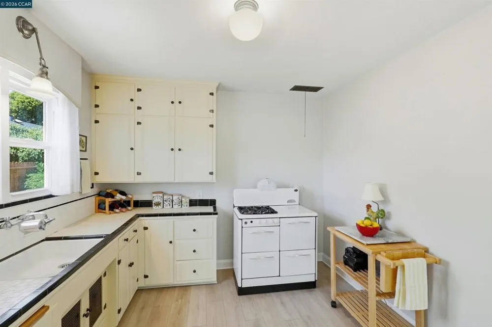 270 E 15th Pittsburg, CA 94565