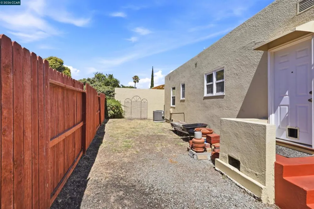 270 E 15th Pittsburg, CA 94565