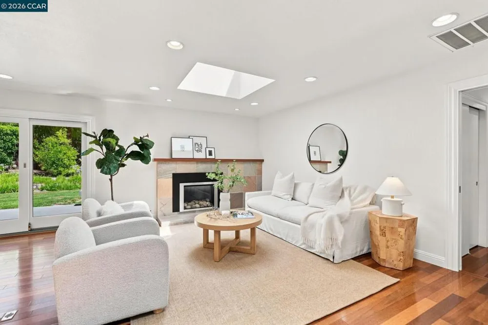 165 Selborne Way Moraga, CA 94556